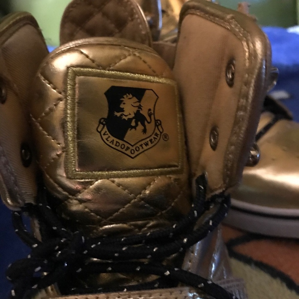 Vlado Atlas Metallic - Picture 3 of 5
